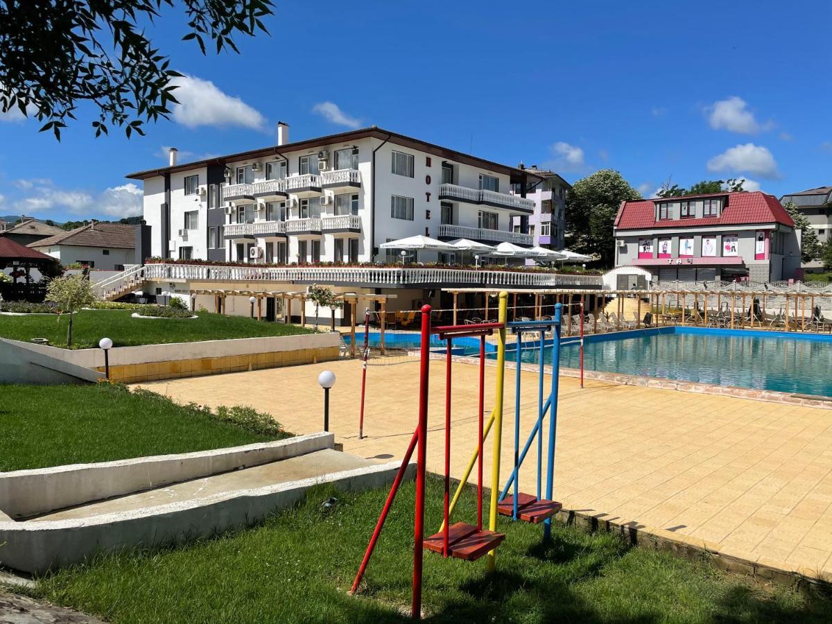 Hotel Elit Kirkovo  Ngoại thất bức ảnh