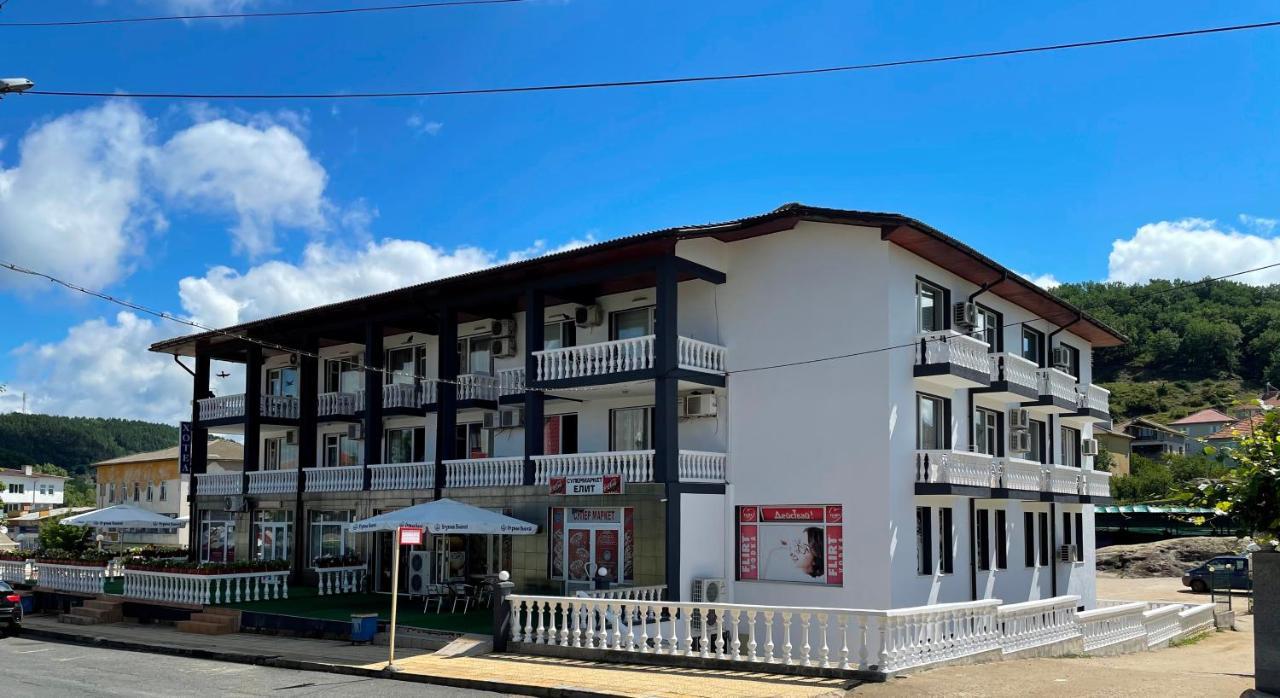 Hotel Elit Kirkovo  Ngoại thất bức ảnh