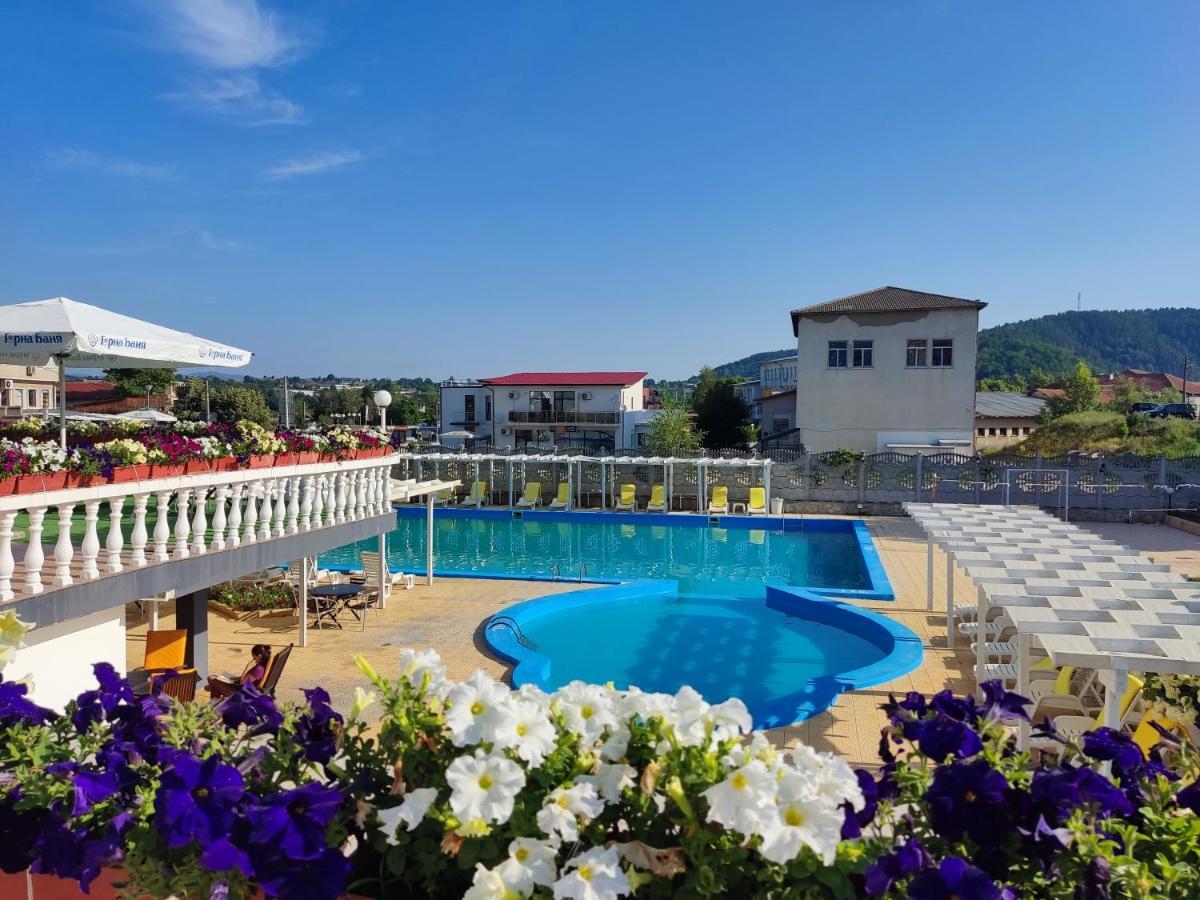 Hotel Elit Kirkovo  Ngoại thất bức ảnh