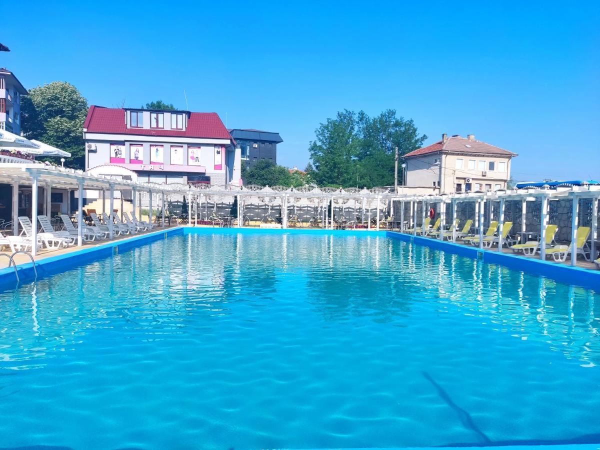 Hotel Elit Kirkovo  Ngoại thất bức ảnh