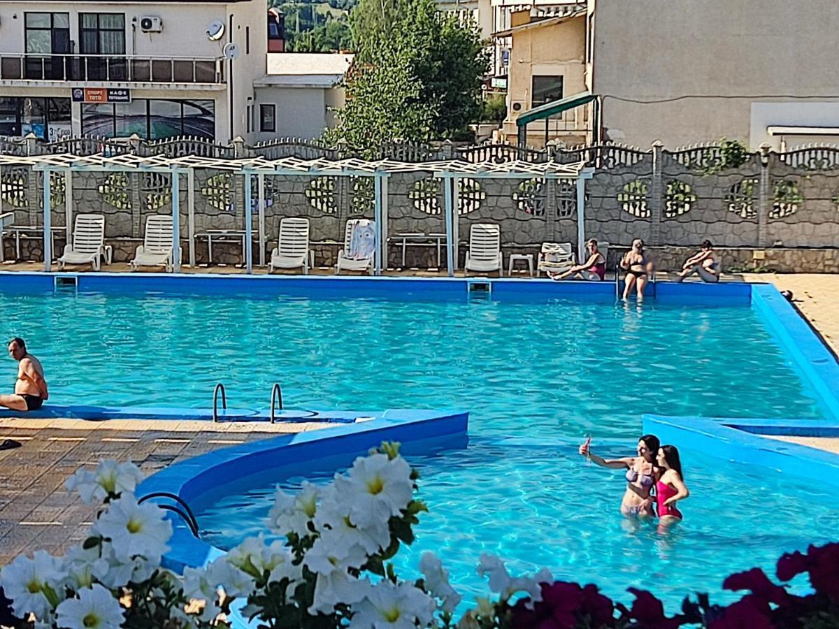 Hotel Elit Kirkovo  Ngoại thất bức ảnh